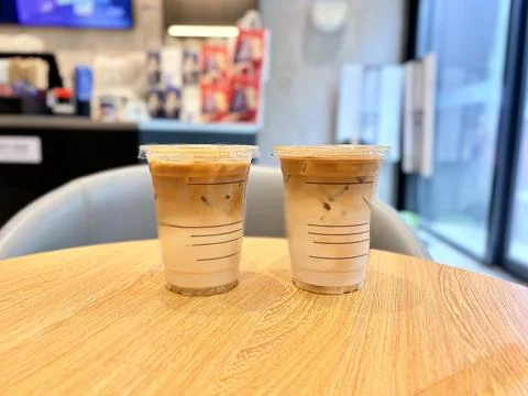 Two iced coffees on a wooden table in a cafe. Stock-Fotos