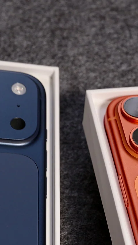 Two iPhone 17 Pro Devices in Deep Blue and Cosmic Orange Shown Inside Open Boxes Video stock 318057147