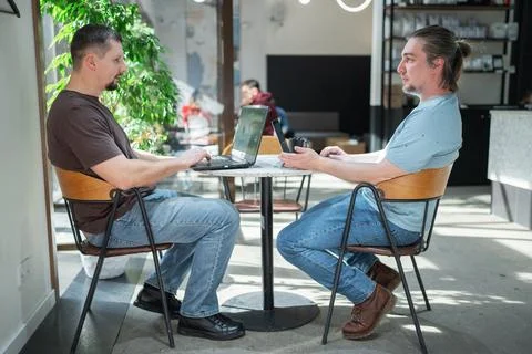 Two It Software engineers working on project and programming in coffee shop Stock-Fotos