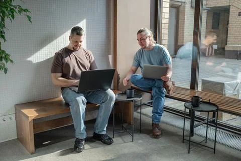 Two It Software engineers working on project and programming in coffee shop Stock-Fotos