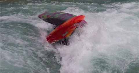Two Kayaker Flip Out of the White Water Together. Vídeo Stock 69098577