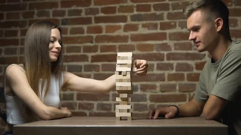 Two Keen Teens Play Jenga 库存影片 80679013