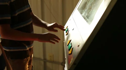 Two kids standing in front of arcade machine Video stock 7734076