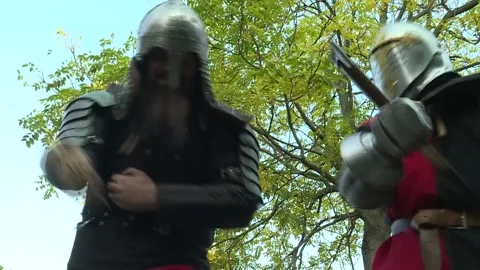Two knights fighting in the forest 2 Video stock 140398117
