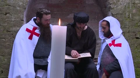 Two knights Templar and Arab alchemist Video stock 140599635