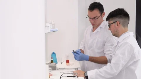 Two laboratory assistants, pharmaceutical workers are developing new medicines Stockbeeldmateriaal 117935216