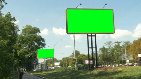 Two large billboard on the side of a busy highway, the green screen 스톡 동영상 66065044