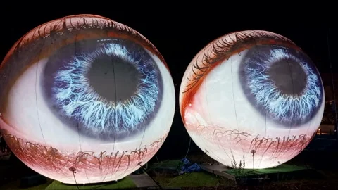 Two large eyes, part of a lighting project, 库存影片 333350385