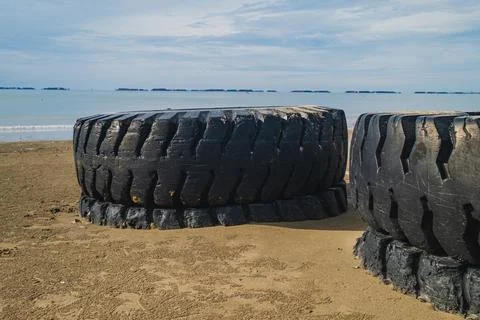 Two Large Rubber Tyres Discarded on Beach Stock-Fotos