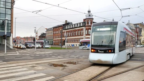 Two light rail trams passing each other Video stock 99366600