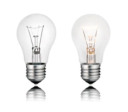 Two Lightbulbs On and Off with Reflection Isolated Stock-Fotos