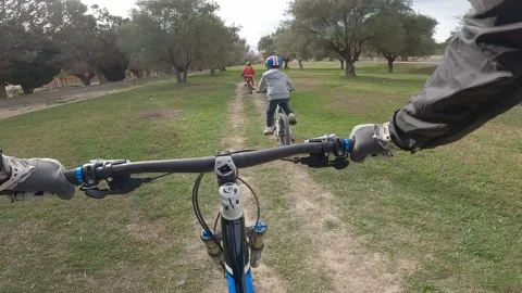 Two little boys doing a mountain bike race with their father Video stock 172269245