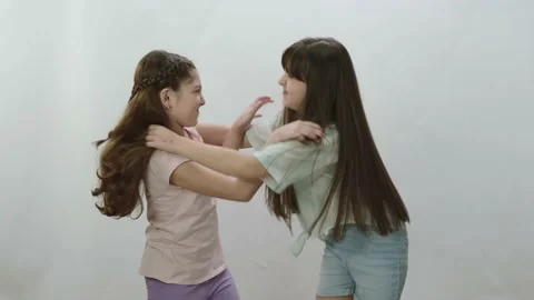 little girls fighting