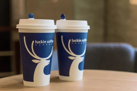 Two Luckin coffee cups on a table 스톡 사진