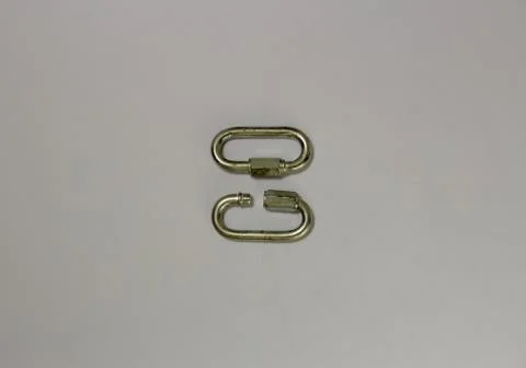 Two maillons, used for rope working, one opened and another one closed Foto stock