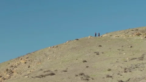 Two man hiking down a trail 스톡 동영상 88285166