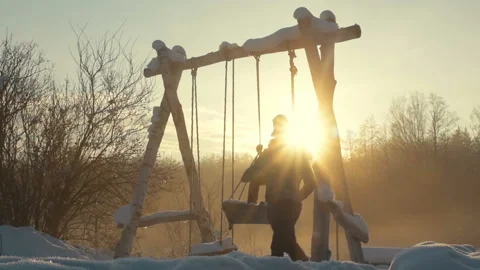 Two man swinging on a rope swing in a snowy winter Stock-Footage 148492440