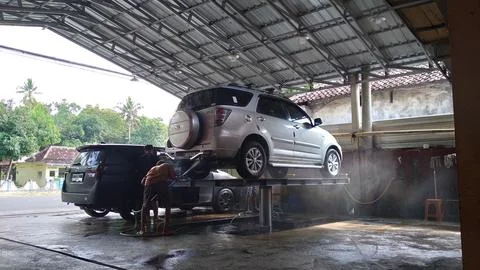 Two men are washing two cars Fotos Stock