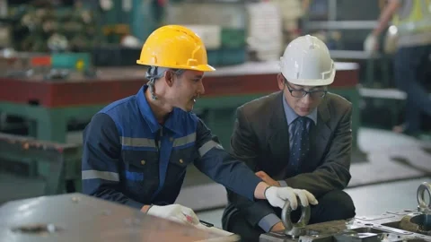 Two men in hard hats inspect machinery together Vídeo Stock 345135658