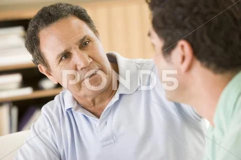 Two men in living room talking Stock-Fotos