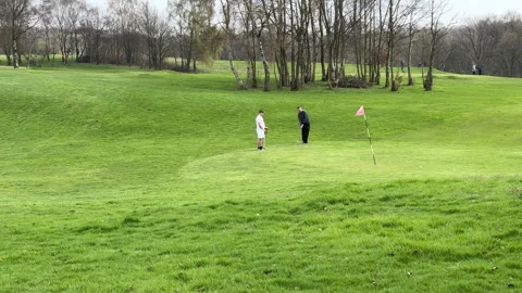 Two men playing golf in the Heaton Park Vídeos de archivo 255566482
