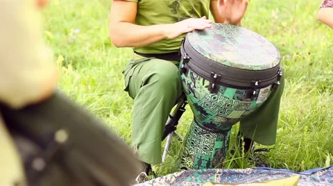 Two Men Skillfully Playing the Drums Vidéo 52575763