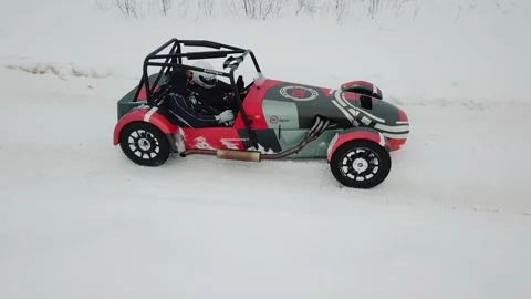 Two men starts ride in red sport car of DK Racing 库存影片 299632490