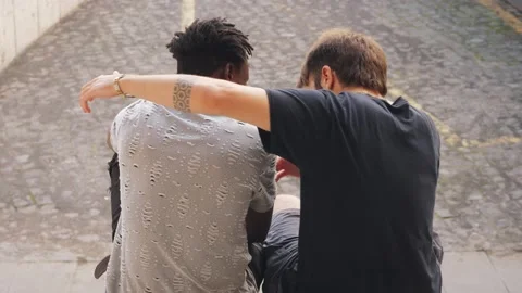 Two men talking about problems - an european man and an african man 스톡 동영상 218609338