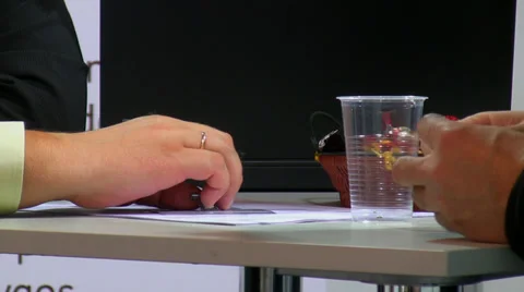 Two men talking 動画素材 31586174