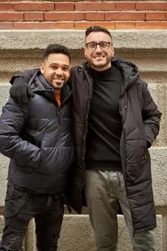 Two men in winter clothes looking at camera and smiling while posing together Foto stock