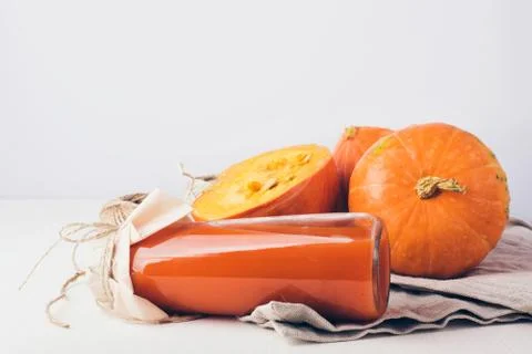 Two mini pumpkins on white background. Foto stock