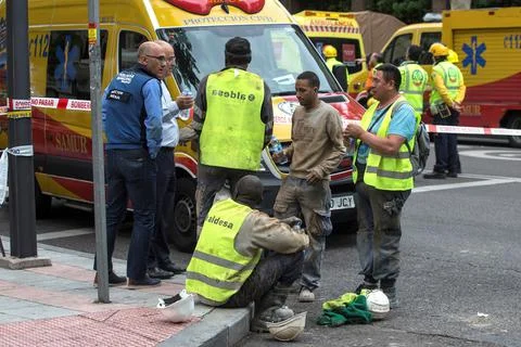 Two missing workers in collapsed building, Madrid, Spain - 22 May 2018 Fotos de archivo