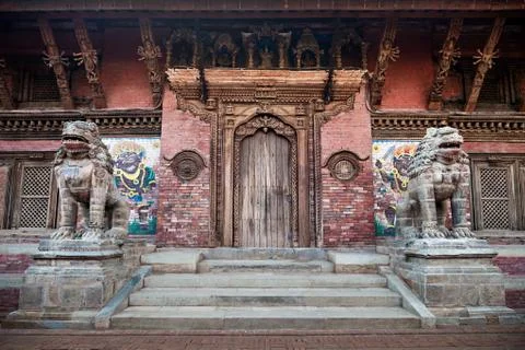 Two monsters secure the temple Foto stock