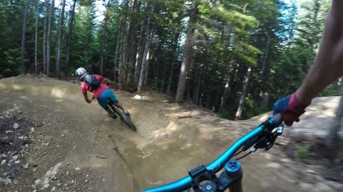  Two Mountain Bikers Riding Fast In A Forest Stockbeeldmateriaal 102624204