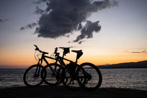 Two mountain bikes stand on the edge of a cliff 스톡 사진