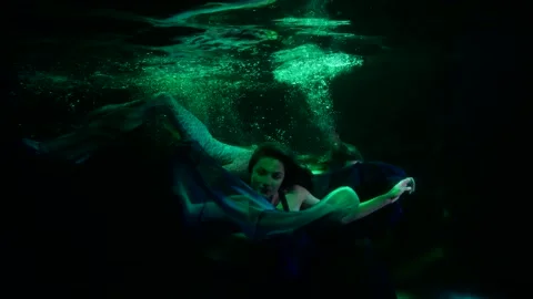 Two mysterious sirens are floating in dark depth of magical sea or lake 動画素材 170638069