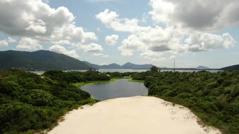 TWO NICE LAKES BY THE MONTAINS Vidéo 137264913