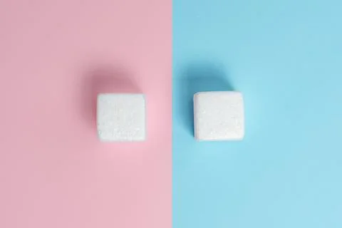 Two Objects Arranged Facing Inward Outward On a Separated Coloured Background Foto stock