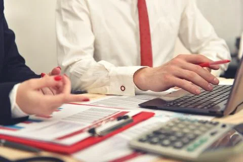 Two office workers working together Foto stock