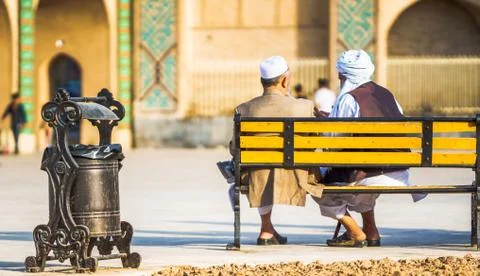 Two old man sitting on bench in Yazd - Iran Foto stock