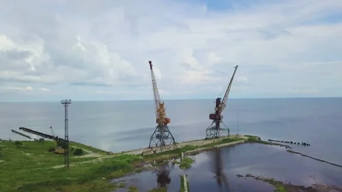 Two old rusty cranes in the seaport. Stock Footage 157109669