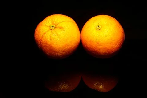 Two Orange isolated on black with reflection Foto stock