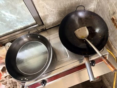 Two pans on a stove in a kitchen. Fotos de archivo