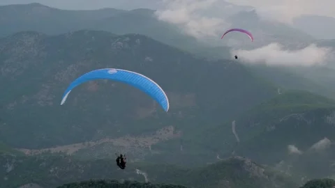 Two paragliders soaring above the mountains - Babadag 스톡 동영상 344961755