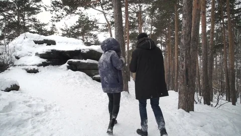 Two people are walking in winter forest trail 库存影片 72252755