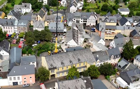 Two people dead and more are trapped in partial hotel collapse in Germany, Kroev Fotos Stock