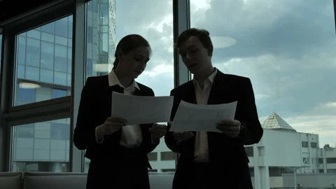 Two people discuss the schedule. Видео 108393623