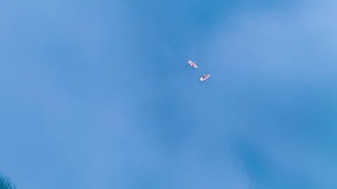 Two people doing kayak in the Dolomites in Italy in Lago di Braies Video stock 297471981