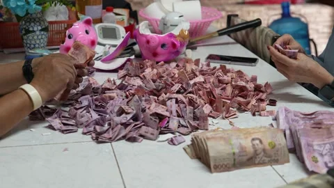 Two people help each other count banknotes in Chiang Rai, Thailand, on Janu.. Stock Footage 263692330