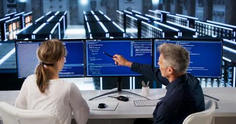 Two People Working Together, Managing Cloud Servers In Data Center Room. Stockfoto's